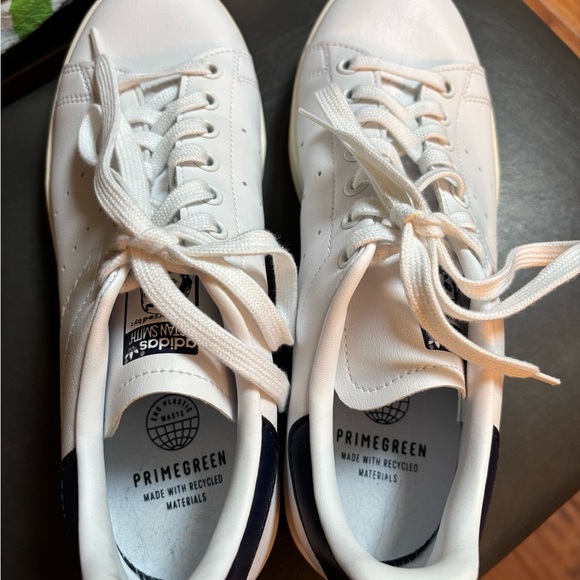 Adidas Stan Smith White and Navy Sneakers M 7.5 - Picture 3 of 9